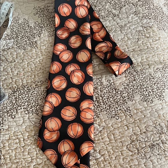 Sette Bello Silk Basketball Pattern Tie - Picture 1 of 4